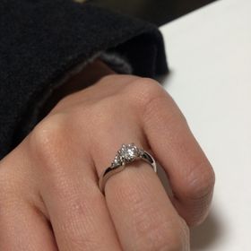 【SIND BAD(シンドバット)の口コミ】 探していたシンプルなデザインと、品質が良く、綺麗なダイヤモンドが決め…