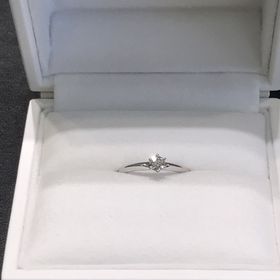 【ジュエリー東京の口コミ】 何個か指輪を見させていただきシンプルなデザインが良いなと思い購入を決…