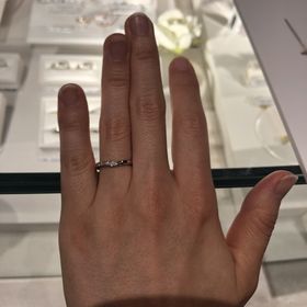 【ヴァンドーム青山(VENDOME AOYAMA)の口コミ】 指が細長く見えると言われてVラインを試着しました。確かにストレートより…