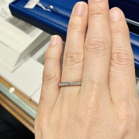 【銀座ダイヤモンドシライシの口コミ】 婚約指輪を購入しなかったためハーフエタニティに絞って探していました。
…