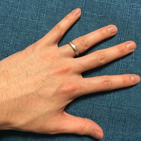 【FISCHER(フィッシャー)の口コミ】 指輪の決め手はデザインでした。男性の指輪はどのブランドも同じようなデ…