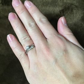 【エクセルコダイヤモンド(EXELCO DIAMOND)の口コミ】 婚約指輪、結婚指輪の両方にダイヤモンドがあしらっていてデザインがとて…