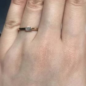 【SHINCA(シンカ)】の口コミ 合成ダイヤモンドがついた指輪で、スクエアカットが珍しく甘すぎず、カジュ...