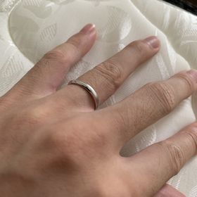 【AFFLUX(アフラックス)の口コミ】 指輪言葉、デザイン共にストライクでした。また男性のものにはミル打ちが…