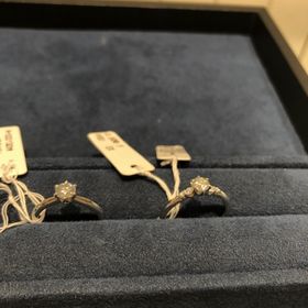 【4℃ BRIDAL(ヨンドシーブライダル)の口コミ】 結婚指輪と婚約指輪をセットでつけたいこだわりかわあり、細身ストレート…