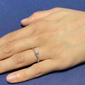 【銀座ダイヤモンドシライシの口コミ】 ダイヤモンドの質、リングのデザイン、高級感、店員さんの対応全てが満足…