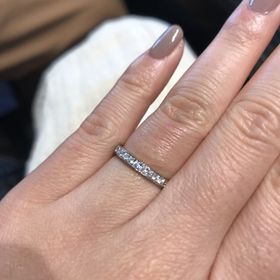 【エクセルコダイヤモンド(EXELCO DIAMOND)の口コミ】 結婚指輪はハーフエタニティで探していました。エクセルコさんはダイヤモ…
