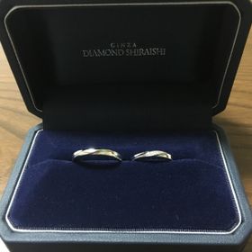 【銀座ダイヤモンドシライシの口コミ】 婚約指輪も銀座ダイヤモンドシライシで購入しました。重ね付けしたいので…