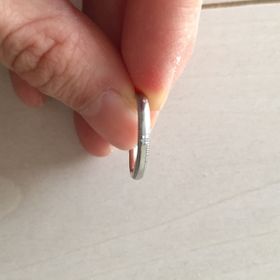 【ジュエリーツツミ(JEWELRY TSUTSUMI)の口コミ】 旦那さんがシンプルでずっとつけていられる物がいいということで、シンプ…