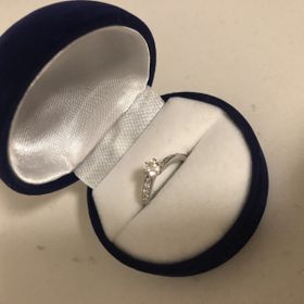 【GALA JEWELRY(ガラジュエリー)の口コミ】 少しウェーブのデザイン、メレダイヤのラインがあるところが気に入りまし…