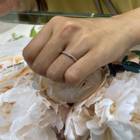 【ヴァンドーム青山(VENDOME AOYAMA)の口コミ】 ダイヤモンドの粒が大きめでお店で見ると結構輝いていました。同じような…