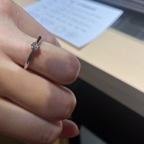 【アイプリモ(I-PRIMO)の口コミ】 プラチナ、ストレートラインのシンプルなデザインです。着け心地もとても…