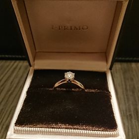 【アイプリモ(I-PRIMO)の口コミ】 婚約指輪は結婚指輪との重ね付けを踏まえて、シンプルなデザインを探して…