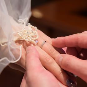 【4℃ BRIDAL(ヨンドシーブライダル)の口コミ】 40代ということもあって、シンプルすぎるものは嫌でした。かといって、派…