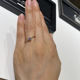 【ラザール ダイヤモンド(LAZARE DIAMOND)の口コミ】 色々迷いましたが、今後、結婚指輪とセットでつけることを考え、シンプル…