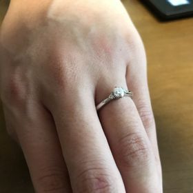 【ラザール ダイヤモンド(LAZARE DIAMOND)の口コミ】 婚約者の希望でいくつかブランドをピックアップしてもらって一緒に買いに…