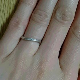 【A・D・A(エー・ディー・エー)の口コミ】 手が小さいので華美なデザインだと指輪が浮いて見えるので、指に馴染んで…