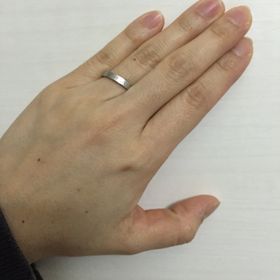 【ティファニー(Tiffany & Co.)の口コミ】 私は、ザ・結婚指輪！という型があまり好きではなかった事と、リングの表…