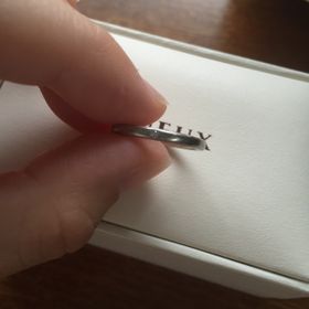 【MAHARAJA DIAMOND(マハラジャダイヤモンド)の口コミ】 シンプルなデザインで価格も控え目なものを探していた時にこちらの指輪を…