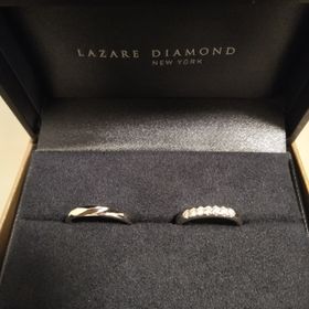 【ラザール ダイヤモンド(LAZARE DIAMOND)の口コミ】 男性用はシンプルかつ細やかなアクセントの入ったデザイン、女性用は７つ…