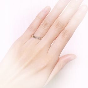 【ジュエリーツツミ(JEWELRY TSUTSUMI)の口コミ】 シルバーでカーブしているデザインの
指輪を探していました。
カーブして…