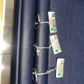 【銀座ダイヤモンドシライシの口コミ】 婚約指輪を買いに来ましたが、婚約指輪より先にビビッと来たので婚約指輪…