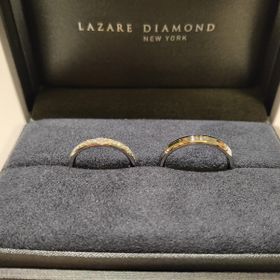 【ラザール ダイヤモンド(LAZARE DIAMOND)の口コミ】 彼女のデザインを軸に選びました。
裏返すことで使い分けられる、ハーフエ…