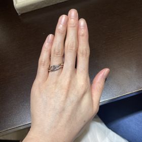 【TRECENTI(トレセンテ)の口コミ】 デザインが可愛いというのが第一印象でした。
S字の指輪で手自体がキレイ…