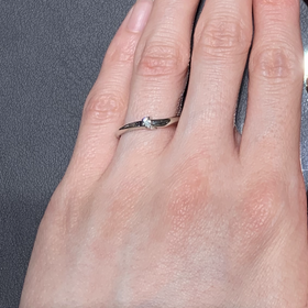 【俄(にわか)の口コミ】 他のブランドにはないデザイン性が高い指輪が欲しくて試着しました。
相手…