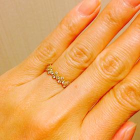 【AHKAH(アーカー)の口コミ】 一粒ダイヤだとなかなか普段使いが出来ないかなと思い、フラワーモチーフ…