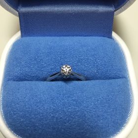 【銀座ダイヤモンドシライシの口コミ】 上品で、いつまでも飽きのこないデザイン（たてづめの王道のスタイル）と…