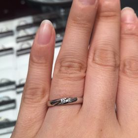 【ラザール ダイヤモンド(LAZARE DIAMOND)の口コミ】 当初、婚約指輪は買わない予定だったためダイヤが付いているものが欲しく…