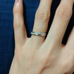 【STAR JEWELRY(スタージュエリー)の口コミ】 今後何十年後も着けることを考えると、細身の指輪よりは少し太めなデザイ…