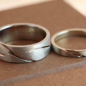 【アトリエ・フランシスカの口コミ】 結婚するにあたり、式も含め手作りをテーマに進めていました。指輪のカタ…