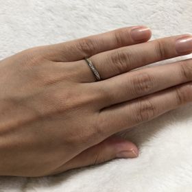 【4℃ BRIDAL(ヨンドシーブライダル)の口コミ】 シンプルなデザインながらもウェーブがかかっていて理想的なデザインでし…