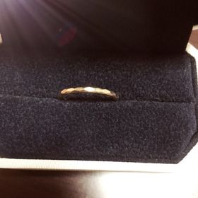 【AHKAH(アーカー)の口コミ】 指輪の色にこだわっており、私と旦那の好きな色であるピンクゴールドの物…
