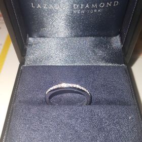 【ラザール ダイヤモンド(LAZARE DIAMOND)の口コミ】 ハーフエタニティーで
レール止めされている指輪を
探していました。
かつ…