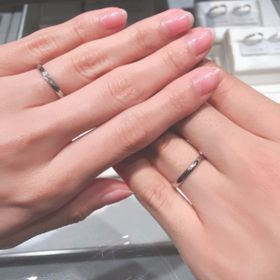 【アイプリモ(I-PRIMO)の口コミ】 素材はプラチナで、彼も私も仕事の際に付ける予定なのでシンプルなデザイ…