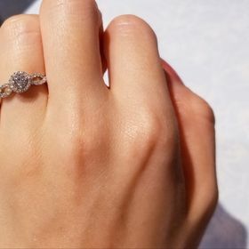 【ヴァンドーム青山(VENDOME AOYAMA)の口コミ】 カタログで一目惚れして試着させていただきました。
カタログで見ていた通…