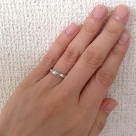 【CAFERING(カフェリング)の口コミ】 結婚指輪は男性がしやすいものを選ぼうと思い、夫主導で探していました。…