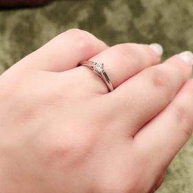 【アイプリモ(I-PRIMO)の口コミ】 どんなファッションにも合うよう、シンプルなデザインで、かつ女性らしさ…