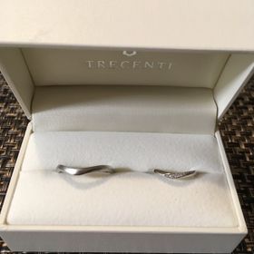 【TRECENTI(トレセンテ)の口コミ】 婚約指輪を先に選んだため、それとセットで重ね付けできるデザインから選…