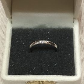 【PILOT BRIDAL(パイロットブライダル)の口コミ】 デザインや丈夫さ、価格についてもすごく満足のいく指輪でした。
元々V字…