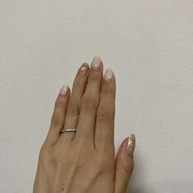 【銀座ダイヤモンドシライシの口コミ】 太さが細めでダイヤがついている物、婚約指輪と重ねて似合うもの中から探…