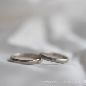 【Cayof(カヨフ)の口コミ】 結婚指輪なので、一見シンプルで普段からつけられるものを選ぼうと思いま…