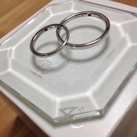 【4℃ BRIDAL(ヨンドシーブライダル)の口コミ】 シンプルで、フラットなデザインなので男性もつけやすいという点がお勧め…