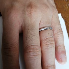 【エクセルコダイヤモンド(EXELCO DIAMOND)の口コミ】 元々価格重視でしたが、デザインもこだわりたいと思いました。
既製品です…