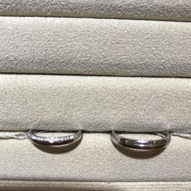 【TRECENTI(トレセンテ)の口コミ】 片側のみ石が入ってて気に入りました。
自分に見えていて人に石が目立ちま…