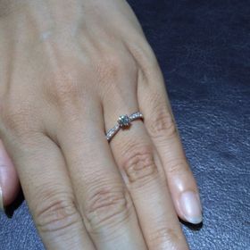 【TRECENTI(トレセンテ)の口コミ】 キラキラしたものが好みなので、メレダイヤがサイドについていてゴージャ…