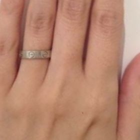 【カルティエ(Cartier)の口コミ】 みんなが知っている定番商品です。無地のプラチナ素材の指輪では少しつま…